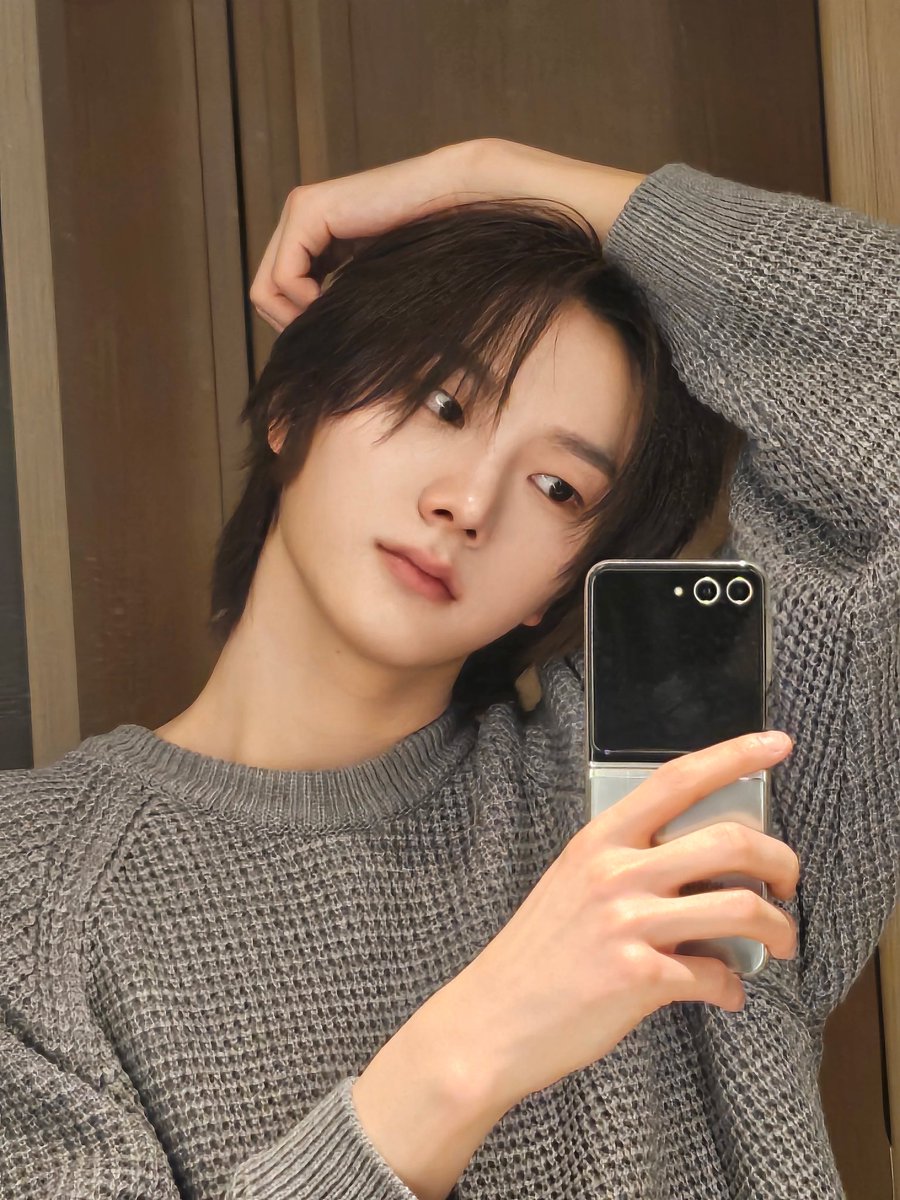 BOYNEXTDOOR_twt's tweet photo. 따뜻하게 입어요 원도어🧡

#BOYNEXTDOOR #보이넥스트도어 
#SUNGHO #성호 https://t.co/jsDdn9dg9t
