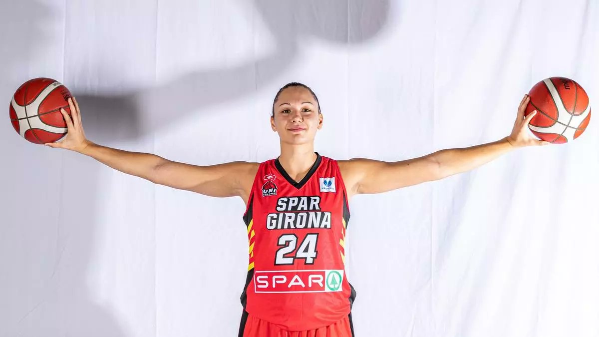 MarcMundet78's tweet photo. ⚫🔴 UNI GIRONA | Yes!

She's back. 11 months later.

📸 David Subirana https://t.co/d5V0GzXDxu
