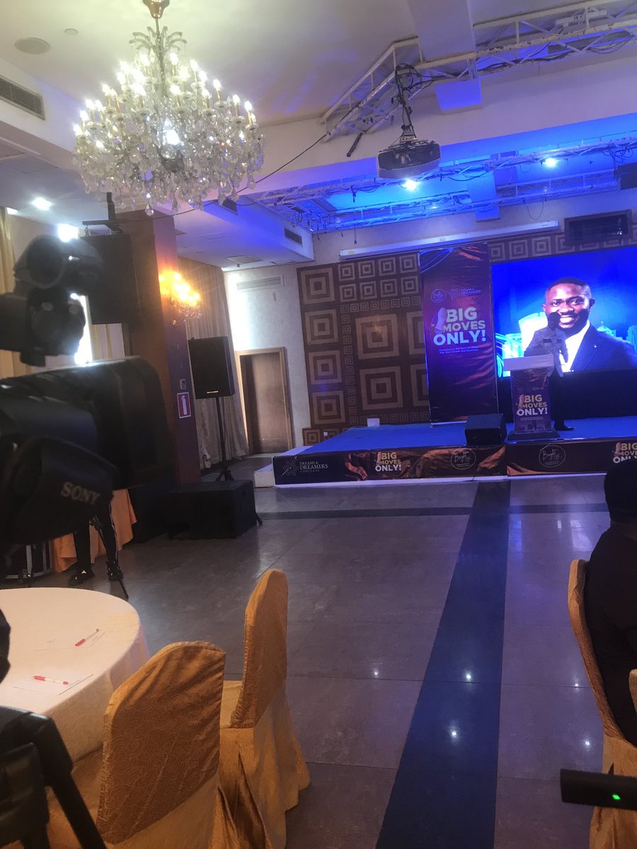 AbayomiAgbomire's tweet photo. Today’s “urgent 2k” #WorkMode #BigMovesOnly! #StoryTelling #PerfectMedia #Greatness https://t.co/jc7XQnk5e7