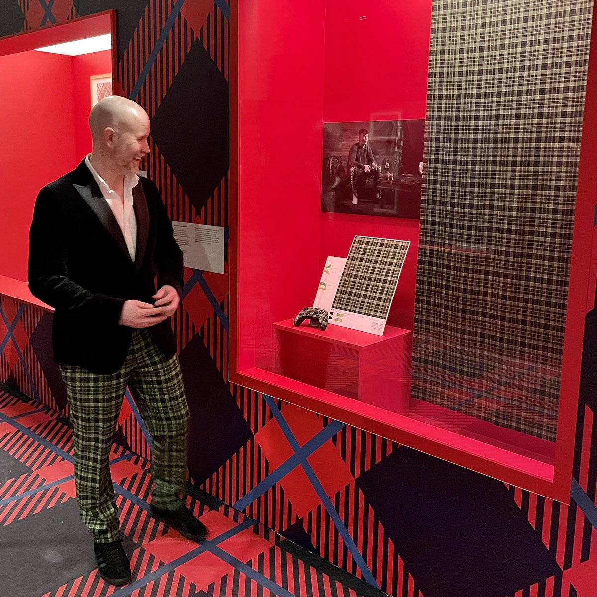 Last chance to see the Xbox Tartan for yourself at @VADundee this weekend. The whole exhibition is phenomenal! And if you want to have some Xbox tartan of your own: nicolsonkiltmakers.com/collections/gn…