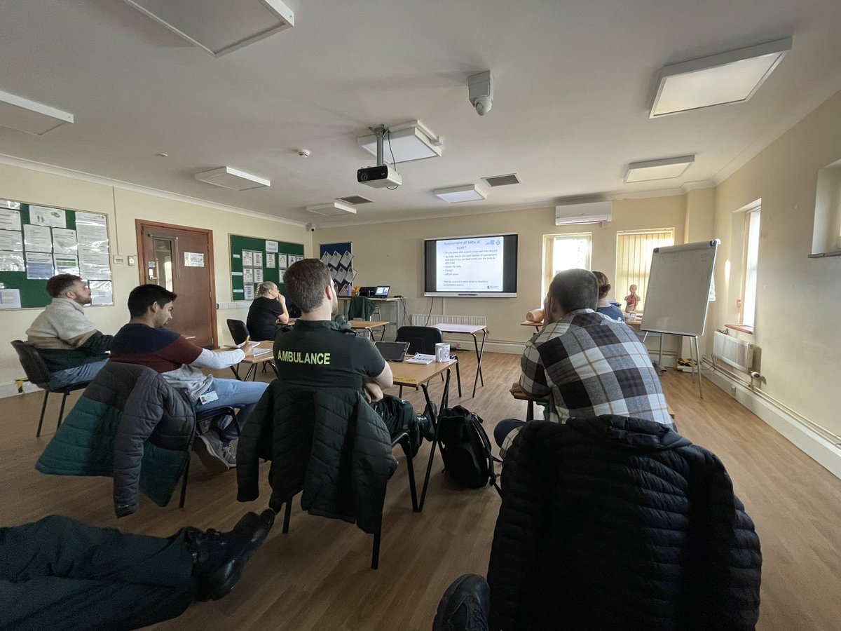 We are delivering Pre-hospital PROMPT today in Hellsdon @KerrieWykes presenting maternal assessment & normal birth @EastEnglandAmb @promptmaternity @Camellamain1 @iampaulgates @MelissaD_85 @Bethan_Jones89 @PhD_Midwife we are also covering thermoregulation @laurakgoodwin