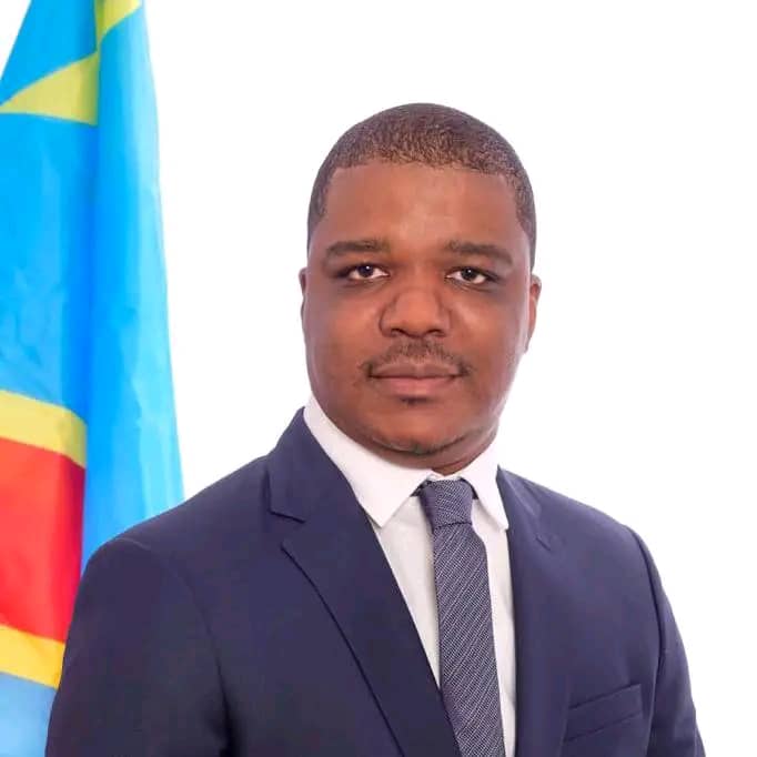 KapajikaDavid's tweet photo. la RDC a besoin des gens matures , intellectuels , honnête , sérieux et sympathique pour consolider les acquis, comme @juantedbelkas
Car aujourd'hui nos provinces sont toujours gouvernés par les malfrats et représentés par les farceurs.. https://t.co/xj9qQmcAAj