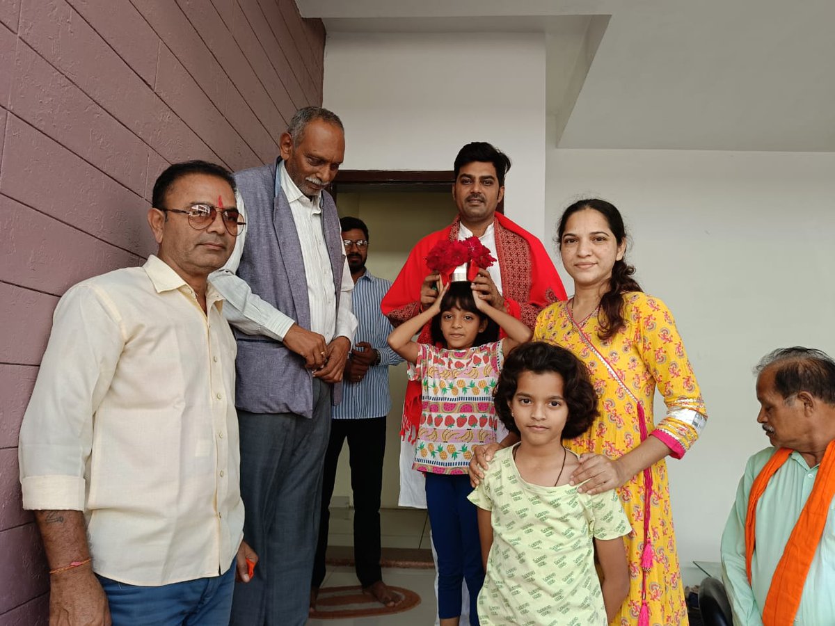 bjpneelrao's tweet photo. नर्मदा जिले के विश्व हिंदू परिषद के प्रमुख अजीत सिंह राठौड़, गौतमभाई पटेल, जयदीप भाई, नीरव भाई बारोट, बीजेपी के नर्मदा जिले के उपाध्यक्ष अनिरुद्ध सिंह गोहिल, जिले के कारोबारी कमलेश भाई पटेल, राजपिपला शहर महामंत्री अजित भाई परीख द्वारा अयोध्या राम मंदिर प्राणप्रतिष्ठा का आमंत्रण प्राप्त हुआ तथा इसके निमित्त पूजित अक्षत प्राप्त किया। 
जय श्री राम🚩🌷🙏
#ayodhyamandir #AyodhyaDham #JaiShreeRam