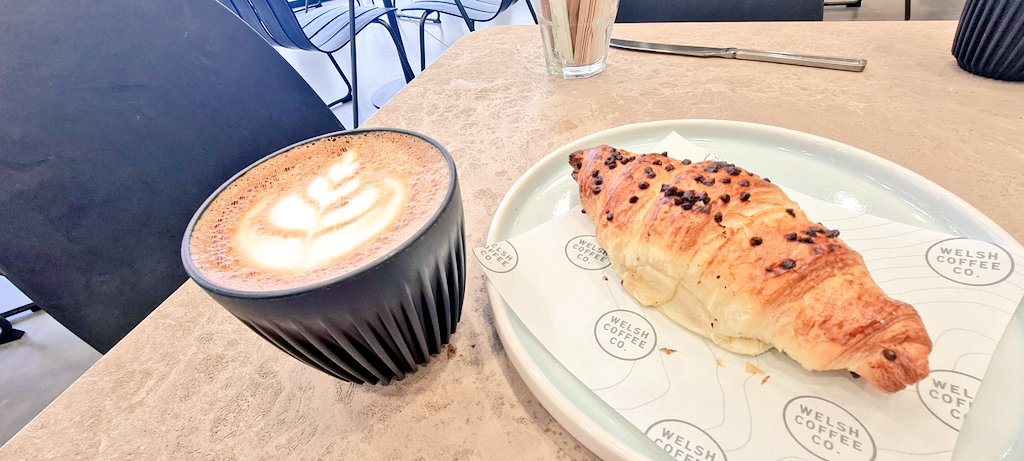 Dechreuad perffaith i'r diwrnod <a href="/welshcoffeeco/">The Welsh Coffee Co</a> A perfect start to the day <a href="/NeuaddA_OBSHall/">Neuadd Aberogwr - Ogmore By Sea Hall</a> Great coffee! *and coffee art by third daughter😄