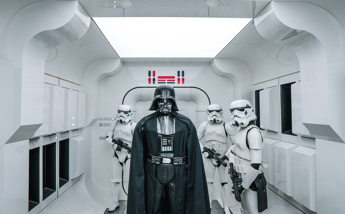Unser_Luebeck's tweet photo. Reise in eine weit entfernte Galaxie:
Star Wars-Welten im Outpost One in Dassow erleben 
https://t.co/xjRARukRCq
#StarWars #KriegderSterne #JediRitter #Laserschwert #Dassow #OutpostOne #DarthVader #GeorgeLukas #Yoda https://t.co/McNqiKOZDc