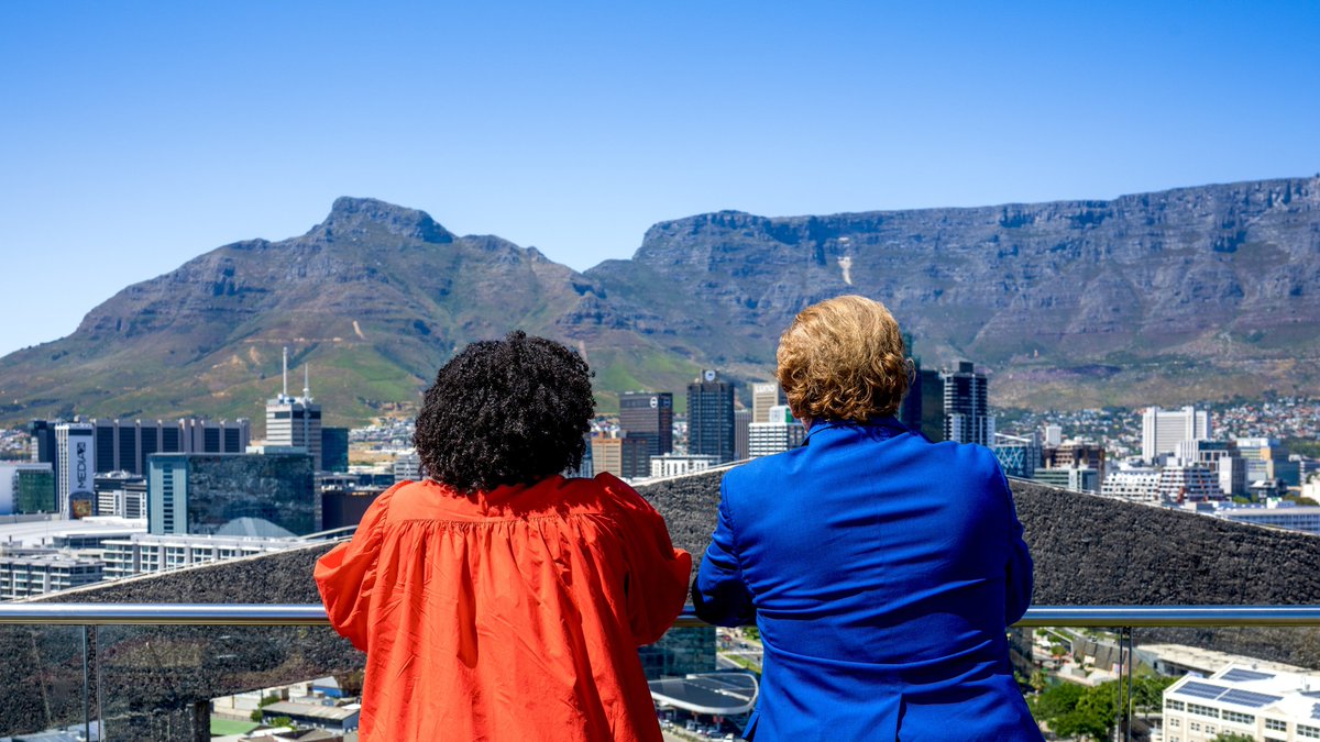 HopeViolin's tweet photo. Making music and filming with the amazing Golda Schultz

Photos © Alexander Ponet

#southafrica #documentary #arte #WDR #danielhope #goldaschultz https://t.co/sB4e4vK67j