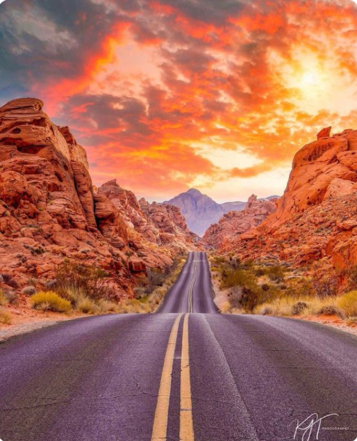 FamoussChild's tweet photo. The Valley of Fire State Park, Nevada https://t.co/q7TW6FIv4u