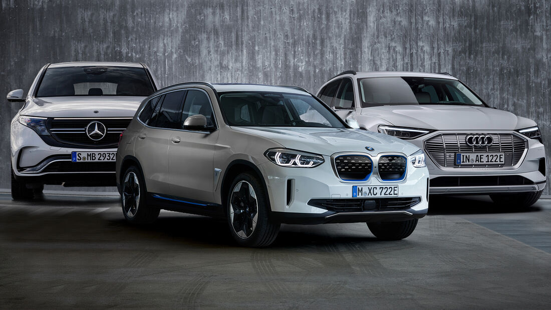 slcuervo's tweet photo. Audi VS BMW VS Mercedes: ¿quién gana la batalla?

(En ventas de coches eléctricos –¿quién crees que ha vendido más VEs en 2023?)

El ganador es BMW, con 330.000 electrificados a nivel global.

Le sigue Mercedes con 222.000 y Audi con 178.000. 

Quedan todos muy lejos de BYD y Tesla, que entre ellos dos suman más de 3 millones, pero es buena noticia que todos los demás aumenten sus ventas de eléctricos. 

¡A por muchos más en 2024!