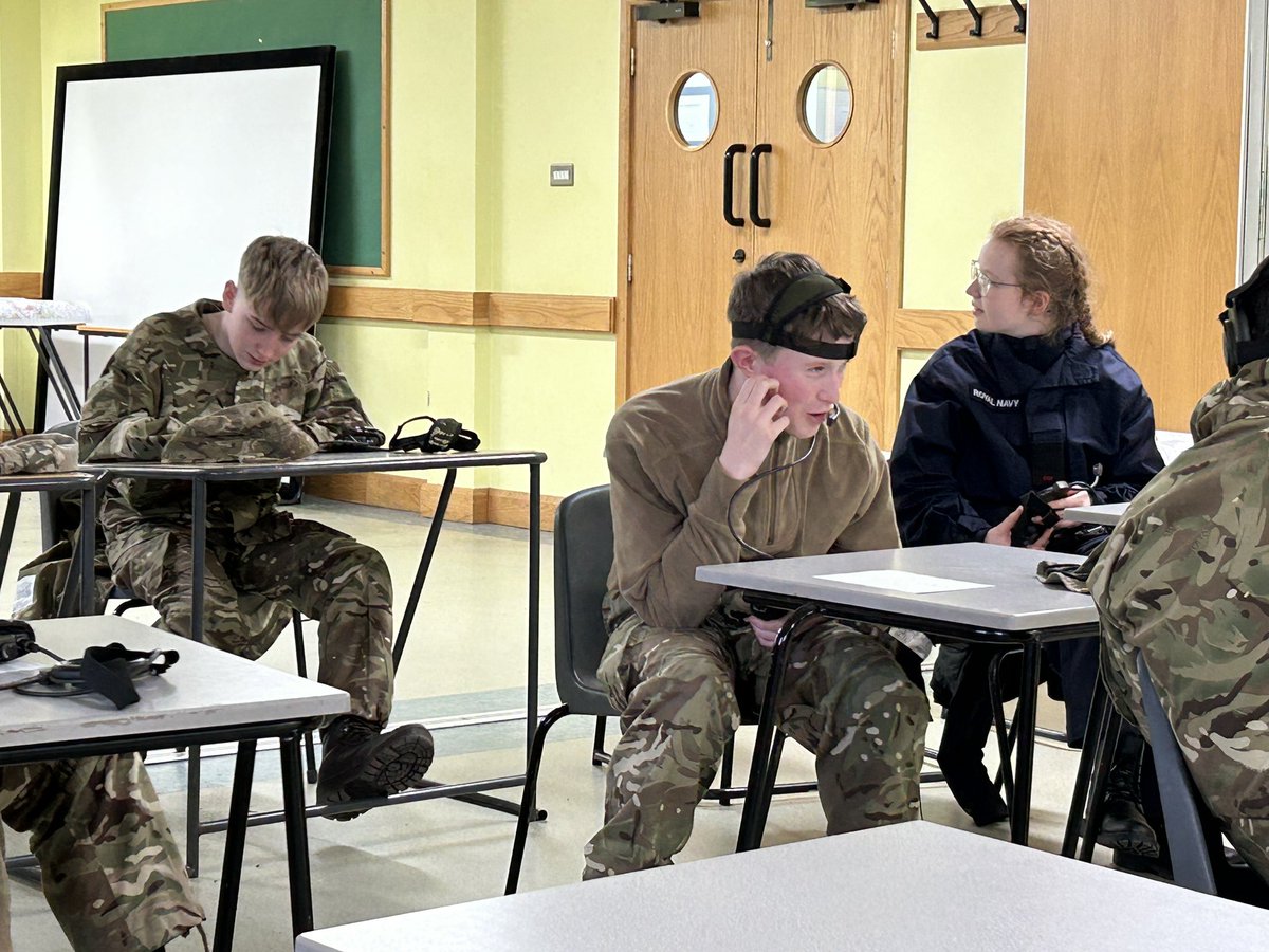 Year 10 recruits on their first weekend away enjoying lessons in basic signals, cam and concealment, living in the field and command tasks @BangorGrammar @GlenlolaSchool