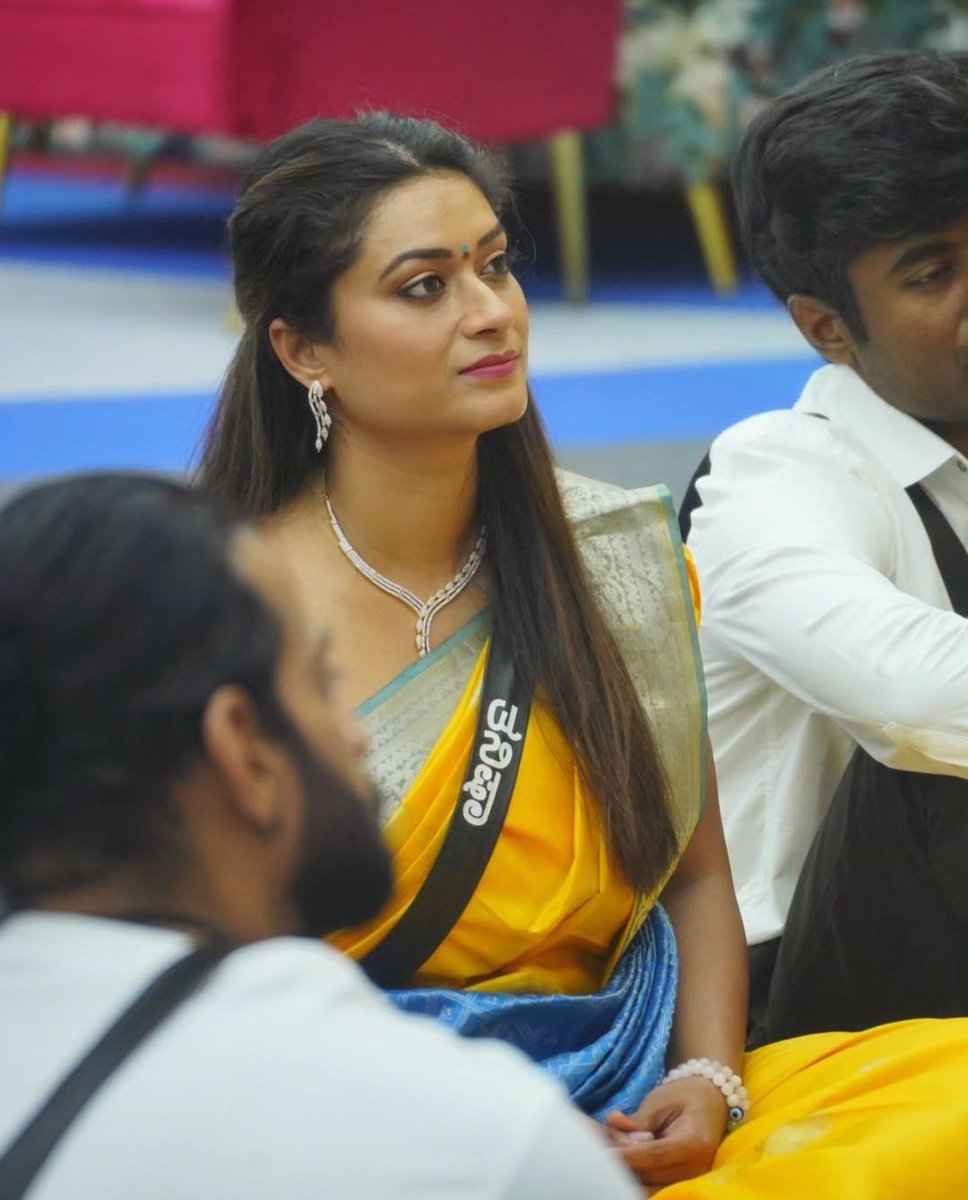 TanishaFan1's tweet photo. ನಿನ್ನ ಒಳ್ಳೆ ತನವೇ ಕಾಯೋದು ನಿನ್ನ ತನಿಷಾ.
WE SUPPORT BENKI TANISHA 
#Tanisha #tanishakuppanda #benki #bbk10 #wesupportbenkitanisha https://t.co/OLQ60umylN