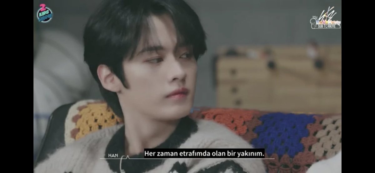 SKZSubTurkiye's tweet photo. Merhaba, STAA! Sizler için 2 Kids Show’un son bölümünü çevirdik. Lee Know ve Han’ın güzel kimyasını hissedeceksiniz bu videoda, koşun hemen 🕺🏻🕺🏻

https://t.co/N73qOpnRZB https://t.co/uqEVNFq3bX