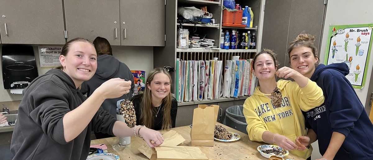 BC_Culnan's tweet photo. Garden Club making bird feeders! https://t.co/w5A6yY3x2B