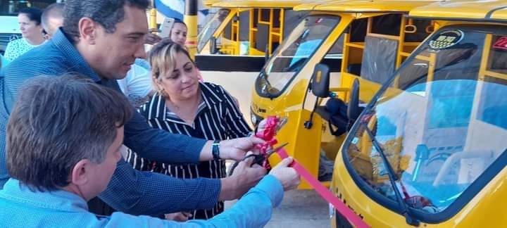 mtzcimex1's tweet photo. #EstaEsLaRevolución .
👉 Ya ruedan por #Cárdenas los nuevos triciclos eléctricos por un precio módico de 10 pesos.
#TransporteLocal #AlServicioDelPueblo https://t.co/V1WsxpTYjw