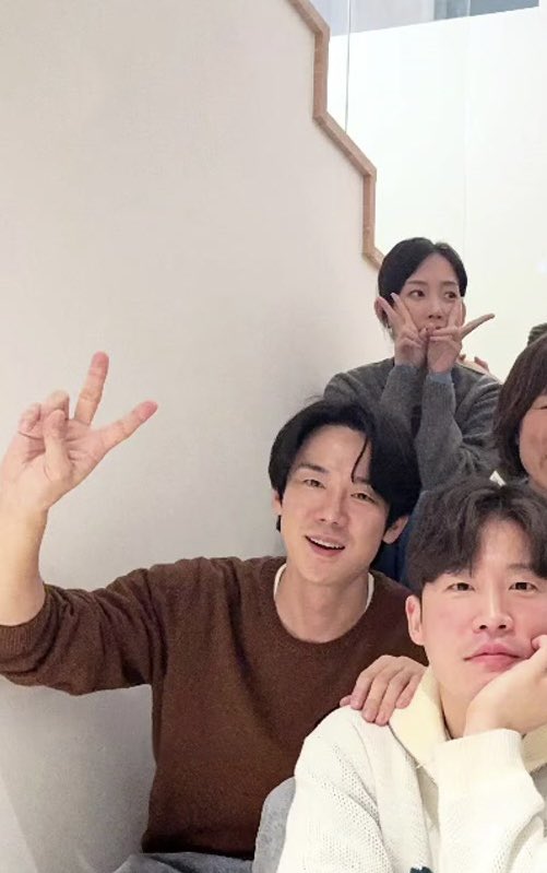 겨울정원 시밀러룩 개쭈음 진심 ,,,,