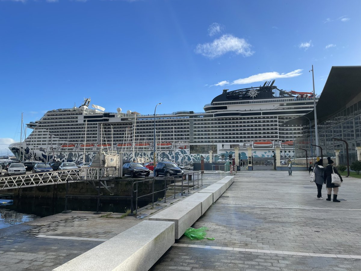 miss_pau_nag's tweet image. holi 😍 💙💙💙💙🤍🤍🤍🤍#lacoruneno #msceuribia