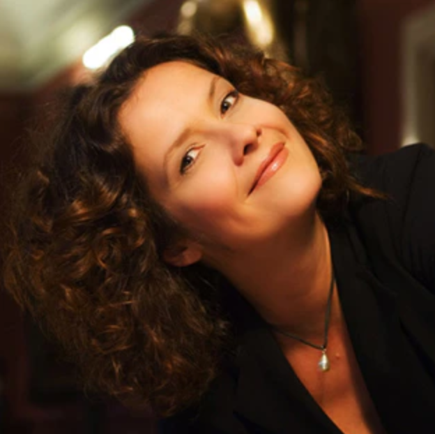 Tonight is Angelika Kirchschlager’s last performance before  retirement! She has truly mastered the role of Mrs. Lovett, getting laughs right and left. I send her tons of love…

#OpernhausZürich #SweeneyTodd #StephenSondheim