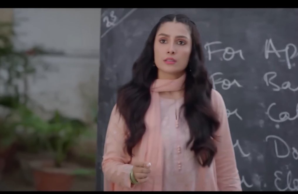 #jaanejahan it is simply a comfort watch to see the story of Mahnoor and Shehraam unfold in this drama. They both compliment each other on screen, as performers, as characters and it is not something we see very often between a lead couple. <a href="/Qasimalimureed/">Qasimalimureed</a> <a href="/iamhamzaabbasi/">Hamza Ali Abbasi</a>