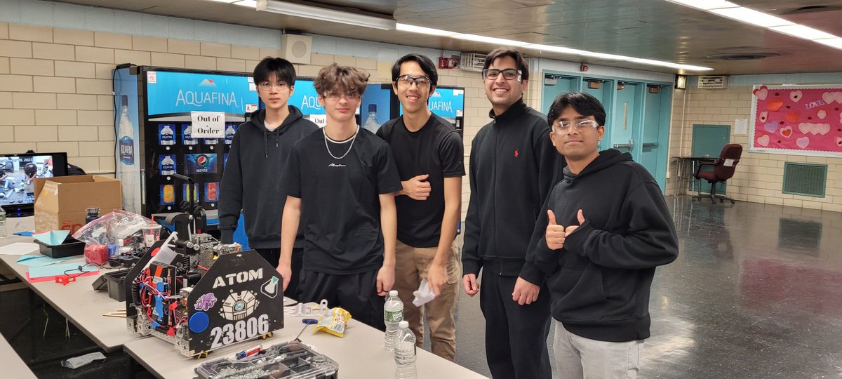 Supporting our @AI_ML_R sponsored team ATOM in today's @FTCTeams competition hosted at @flhsnyc. Good luck to a hard working, committed bunch of teens!