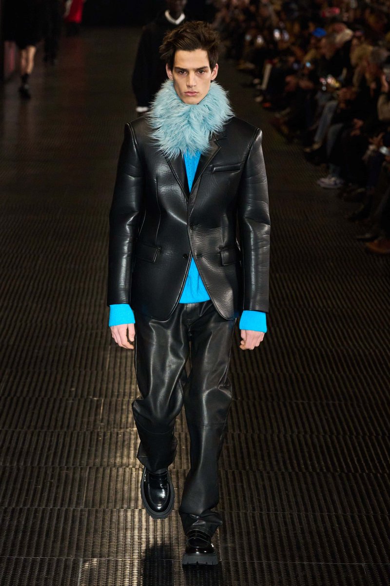 MaleFashTrends's tweet image. Toques de color pop en formalidad bespoke: la colección Otoño-Invierno 2024 de #MSGM en Milán buff.ly/3HgD6zu