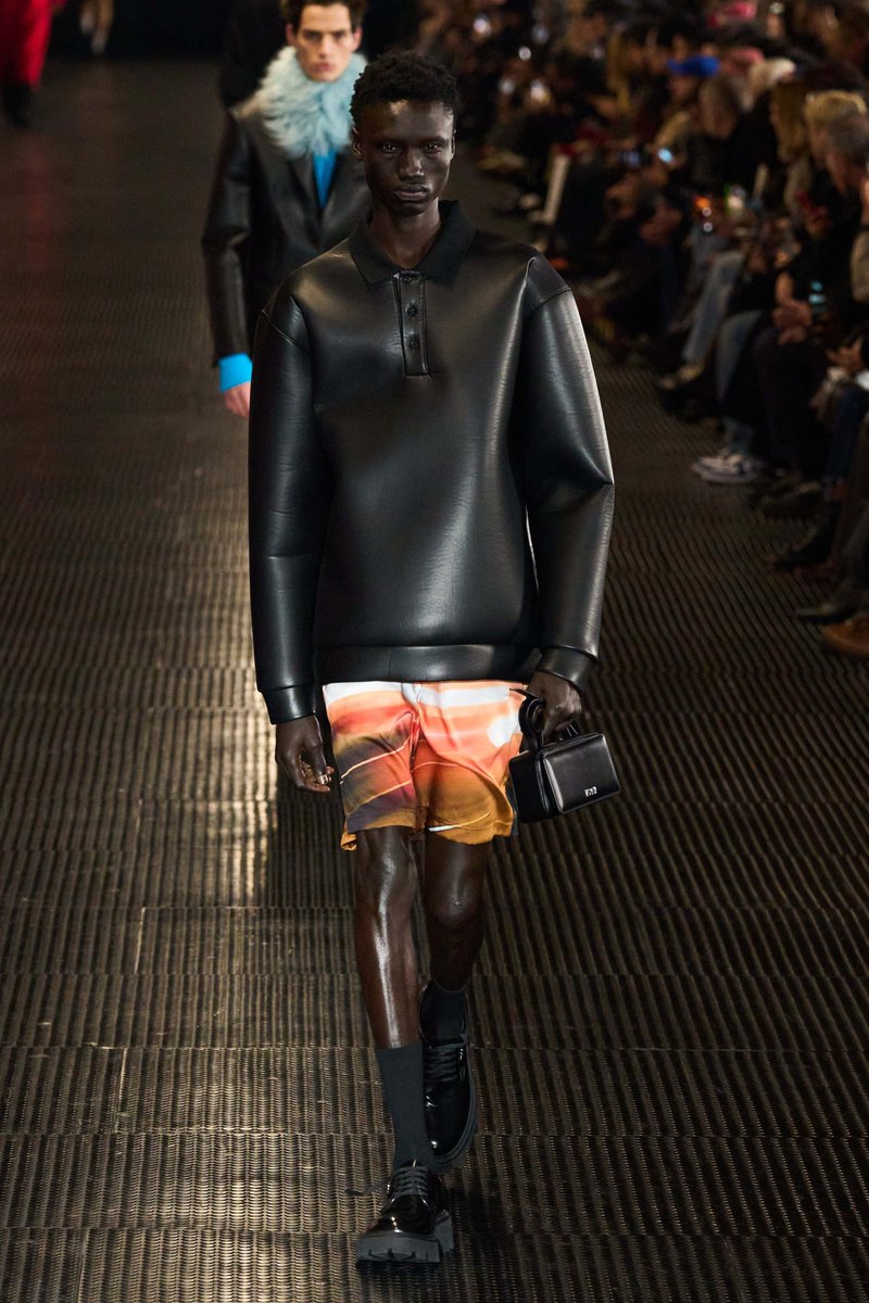 MaleFashTrends's tweet image. Toques de color pop en formalidad bespoke: la colección Otoño-Invierno 2024 de #MSGM en Milán buff.ly/3HgD6zu