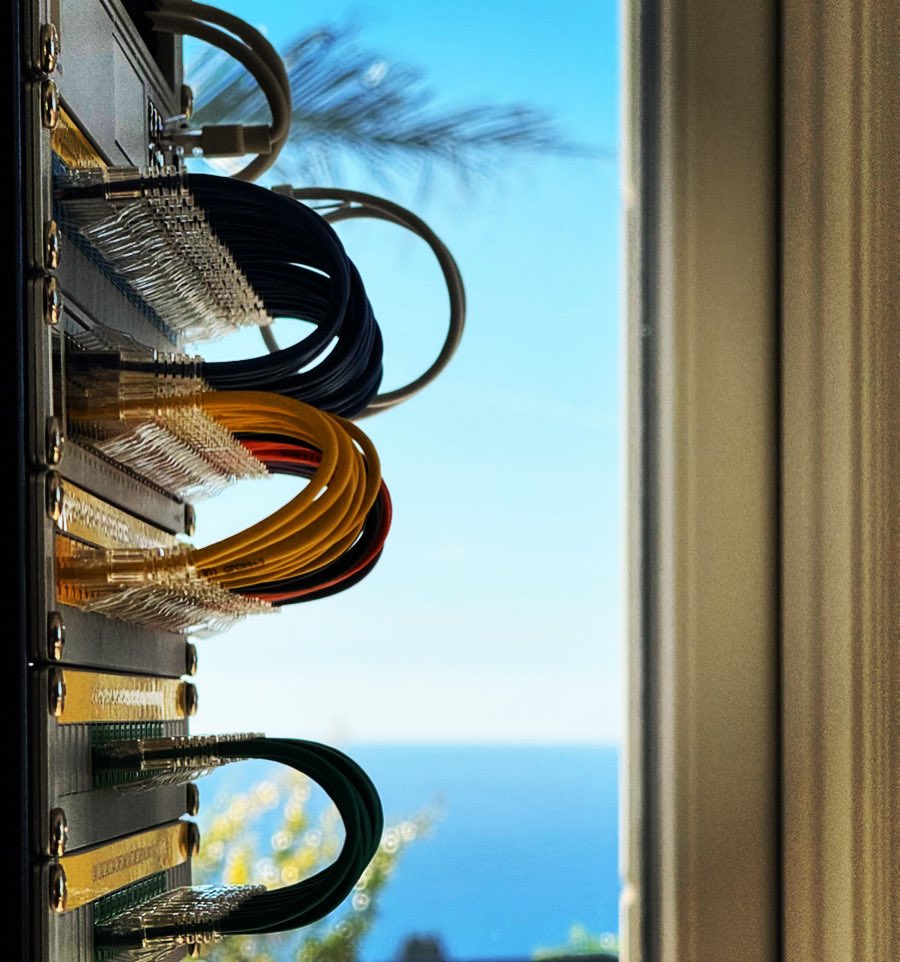 GbitTech's tweet image. @Ubiquiti UniFi Network upgrade -
UDM SE
USW Pro 48 PoE
Brush / Patch Panels

Rack with a view 🌅

#ubiquiti 
#unifinetwork 
#networkrack