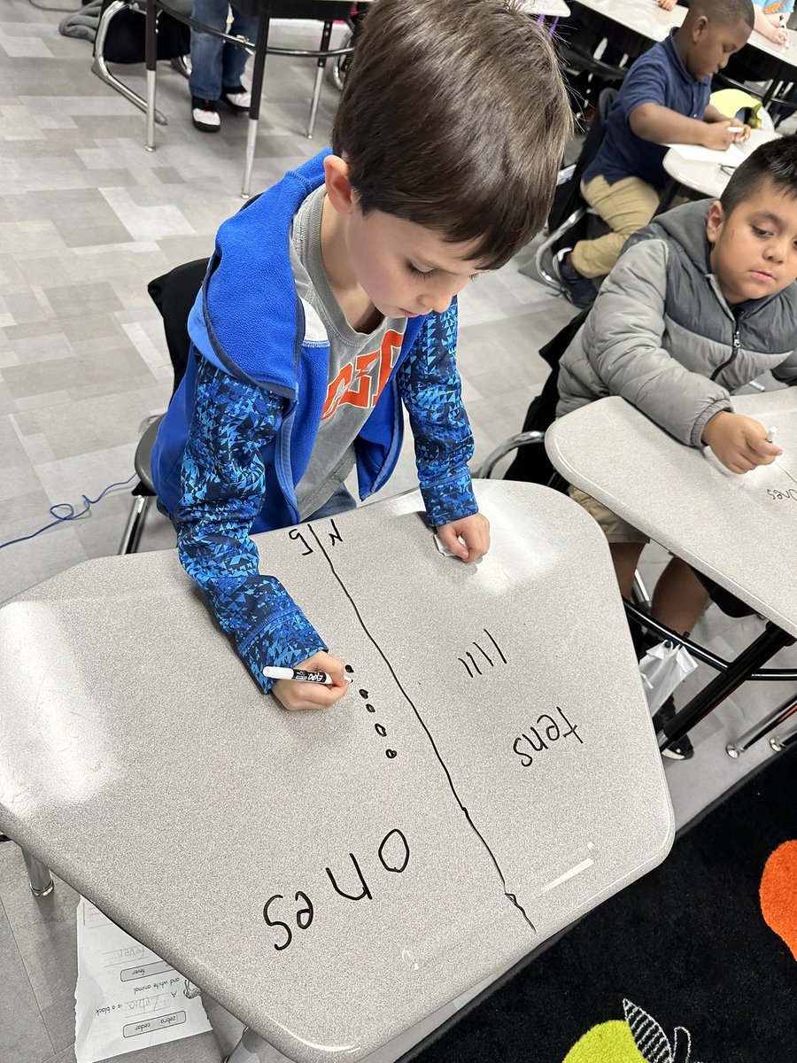 There’s no better way to practice place value! Desk ✍🏼 for the 🏆 👏🏼 <a href="/bay_minette/">Bay Minette Elementary</a> <a href="/BaldwinSchools/">Baldwin Schools</a>
