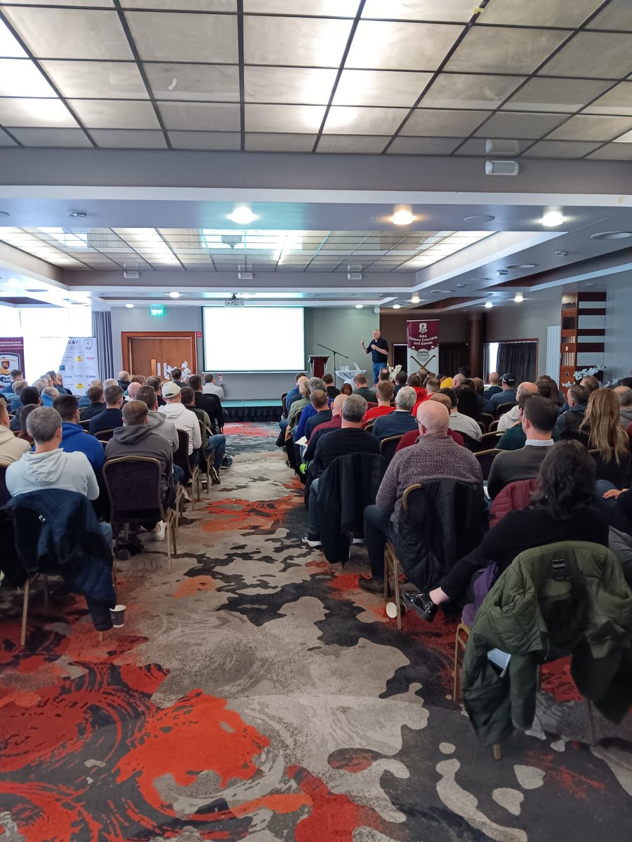 Eamon O’Shea presenting on Prioritising Skill and Technique and Coaching Marginal Gain’s at our @Galway_GAA @GalwayCamogie96 & @GalwayLgfa coaching seminar #GAA