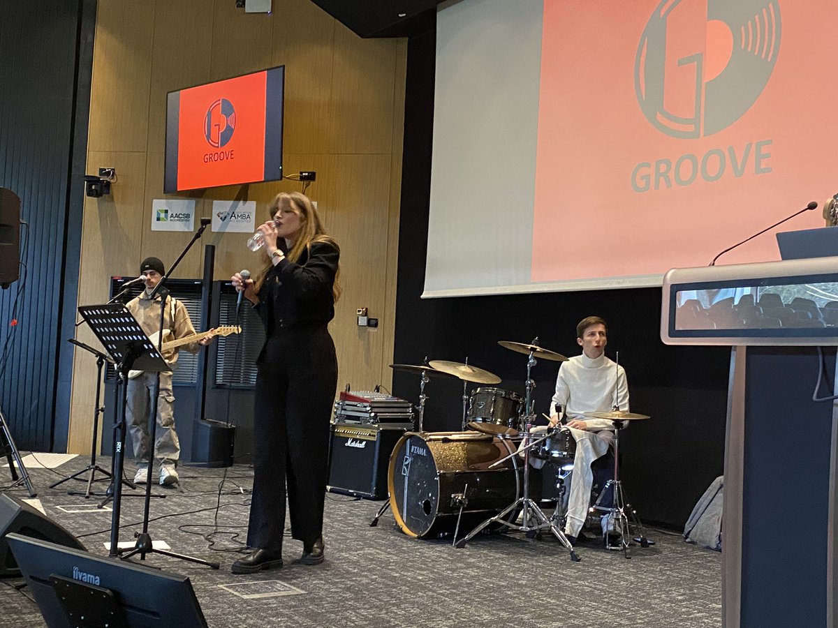 Welcome to all our new international students <a href="/NEOMAbs/">NEOMA Business School</a>
It’s international Welcome Day!
What an amazing start to the New Year! And thank you to our amazing and talented students #CultureConnection #Groove #mirageband
