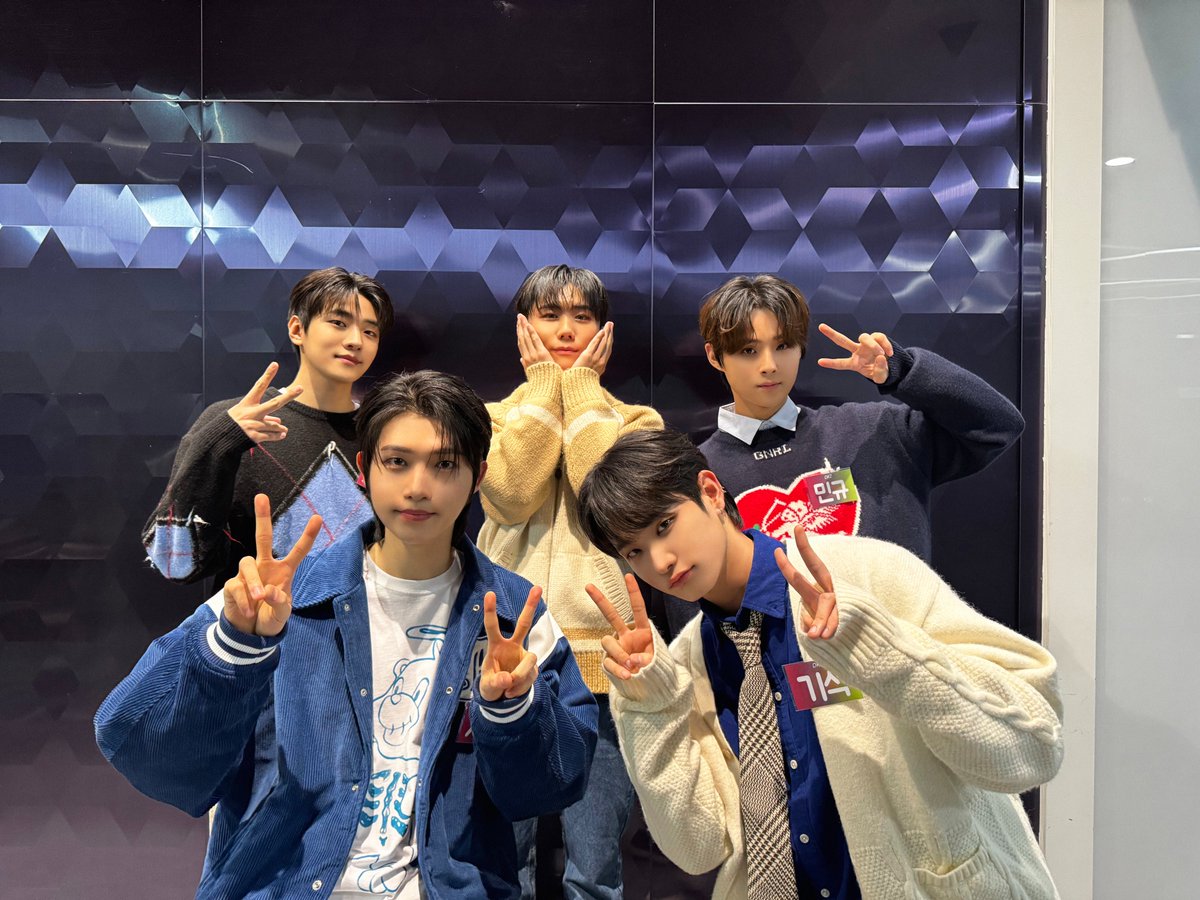dkz_dy's tweet photo. [📸] 240113 MBC FM4U 아이돌라디오3

🐰🐹🐱🐻🦊❤

#DKZ #디케이지 https://t.co/332HTKhHjf