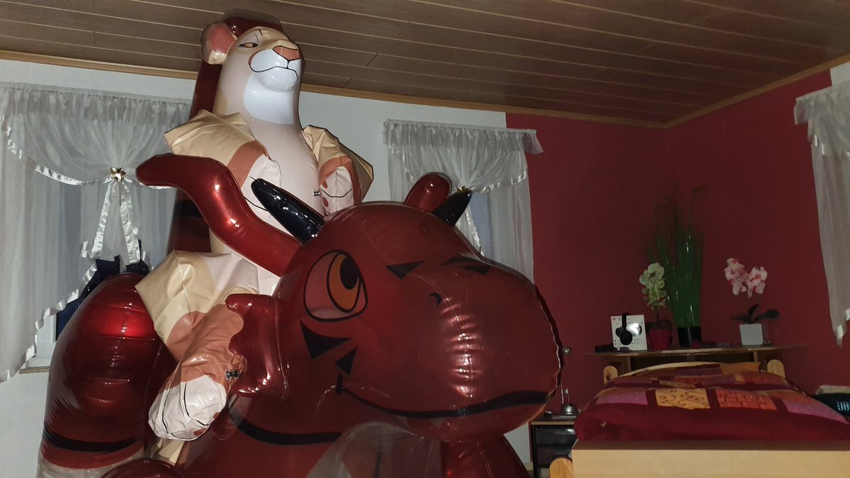 JustinHeuer2's tweet photo. Looks like someone has made themselves comfortable on Gilumon. x3

#Squeaky #Inflat #Squeakysaturday https://t.co/1elzSEIk48