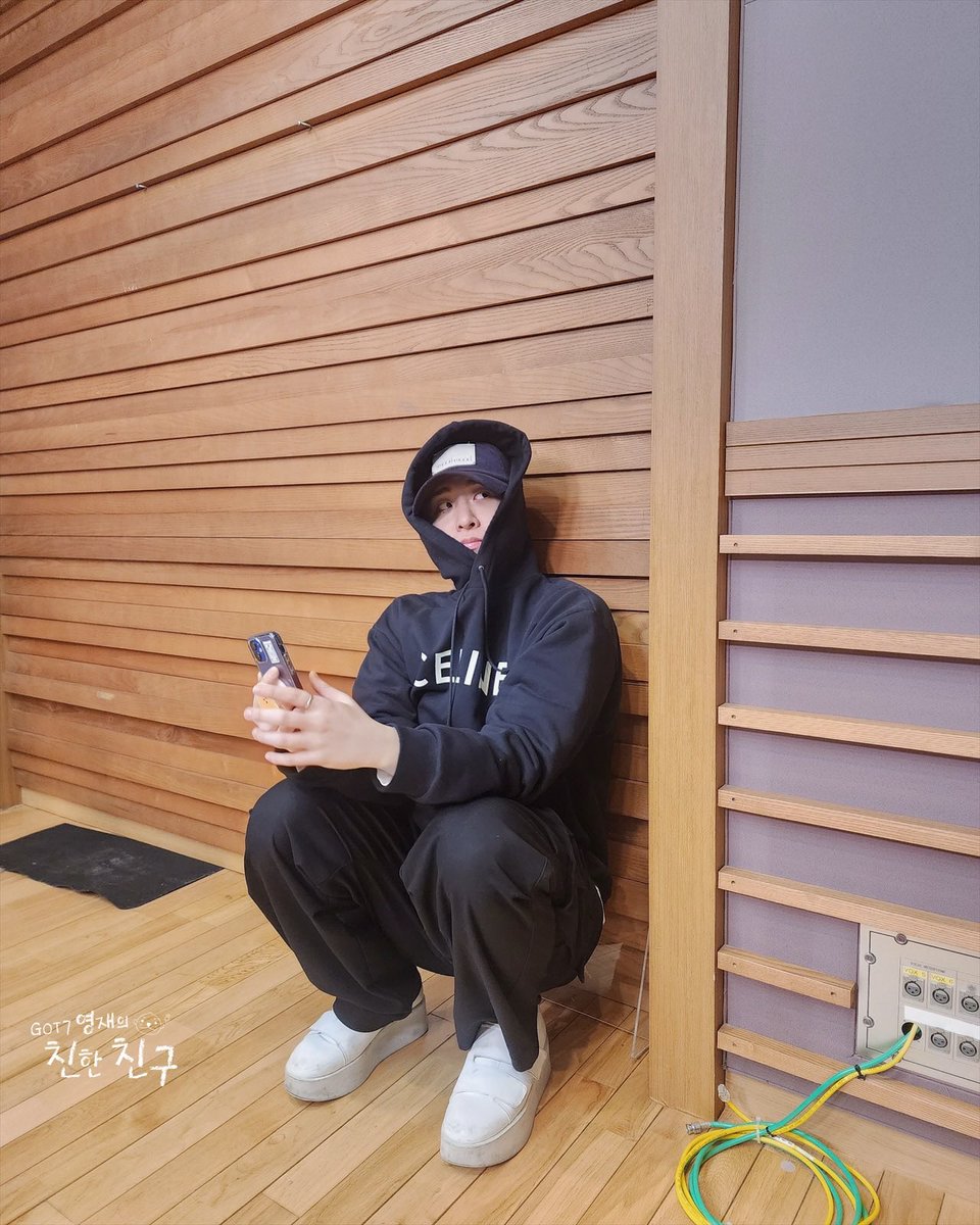 mbcbf_ever's tweet photo. 🦦친친🦦

#토요일엔_하드털이해🎶
셀카 찍는 달디가 김주먹밥 같아서 찍어보았습니달 🦦🖤

#MBC #RADIO #GOT7영재의친한친구 #친한친구 #친친 #달친친 #달디 #GOT7 #갓세븐 #영재 #YOUNGJAE https://t.co/L8lUYioDde