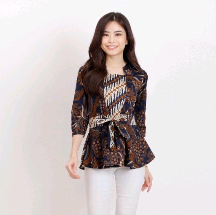 chanelvntaes's tweet photo. Bagus banget batiknya https://t.co/sR7Fq8Viwc

#THEUNITYINJAKARTA https://t.co/tw7VtHtyGa