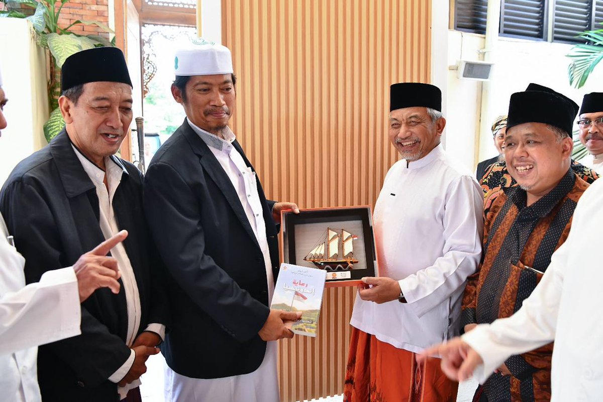 Alhamdulillah kemarin kami berkesempatan silaturahim ke Pondok Pesantren Al-Fatah di Desa Temboro, Kecamatan Karas, Kabupaten Magetan, Jawa Timur.

Kami disambut hangat KH Ubaidillah Al-Ahror (Gus Ubaid) dan pimpinan pesantren lainnya.