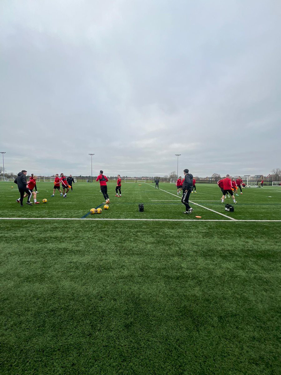 Yesterday we were joined at our facility by @salfordcityfc who had a short stop off and training session on their way to @officialcrawleytownfc for their League 2 clash at the Broadfields Stadium! This was a great opportunity for our students we wish them the best of luck today!