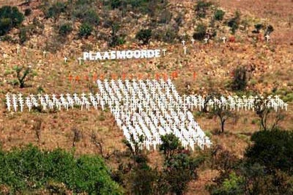 fitpart's tweet photo. South African government calling out genocide while thousands of farmers &amp; their families have been murdered, raped &amp; tortured. #SouthAfrica #Plaasmoorde #WhiteGenocide https://t.co/IzJPBR2irX