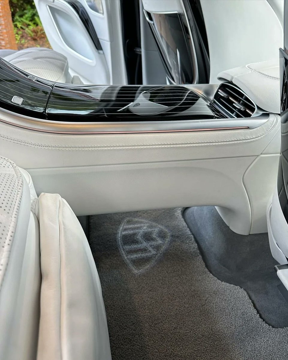 mbmaybachfans's tweet photo. MAYBACH EQS 680 SUV

📸: @mercedes_fans.de / @dsgolson (IG) https://t.co/UYOxEMIIUB
