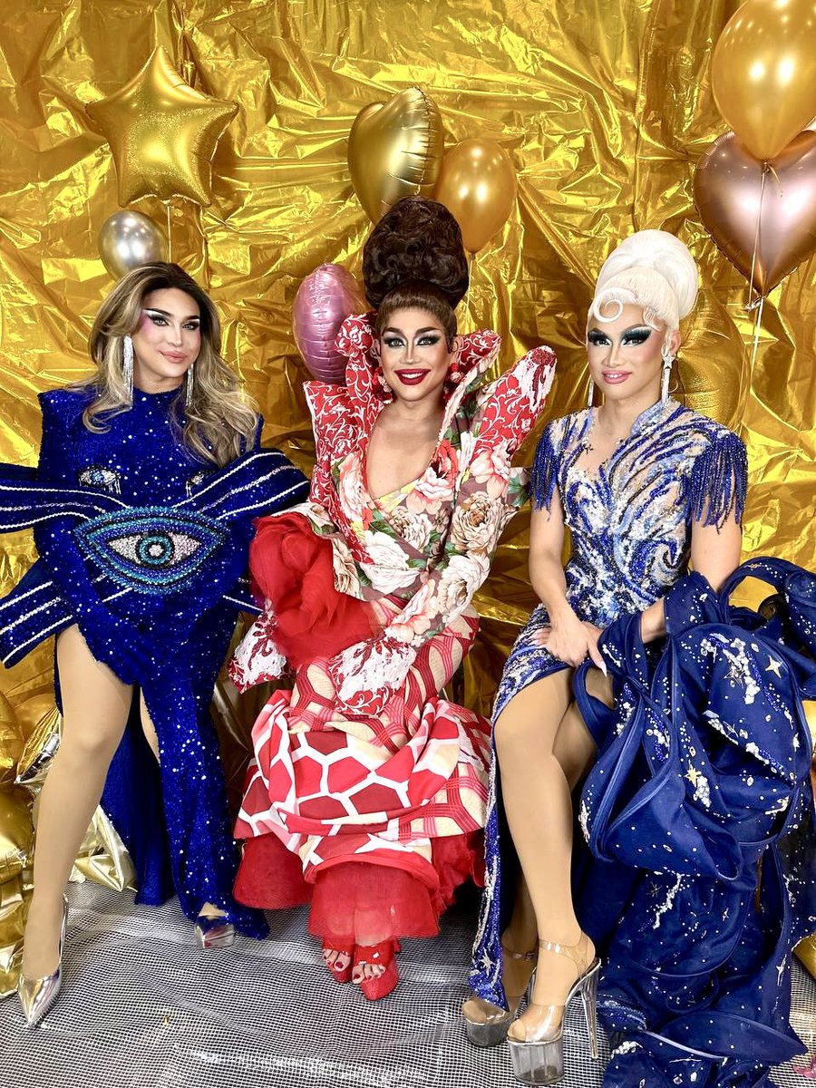 Another dream fulfilled for our #DivineDivas—together at DragCon UK! 💃🏻🇬🇧 <a href="/RuPaulsDragCon/">RuPaul's DragCon</a> #DivineDragCon <a href="/VinasDeluxe/">Viñas Deluxe #MisisIt</a> <a href="/PreciousPaulaN/">Precious Paula Nicole</a> <a href="/brigiding/">brigiding “The Brightest”</a> 

📸: Keona Ambrose