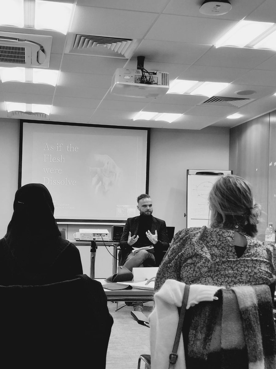 Had a beautiful time teaching hybrid work to new writers @litandcw_ice.<a href="/Cambridge_Uni/">Cambridge University</a> Always a huge honour, pleasure, privilege. Thank you! #Creative #AcademicTwitter #writerscommunity #AuthorsOfTwitter #Cambridge