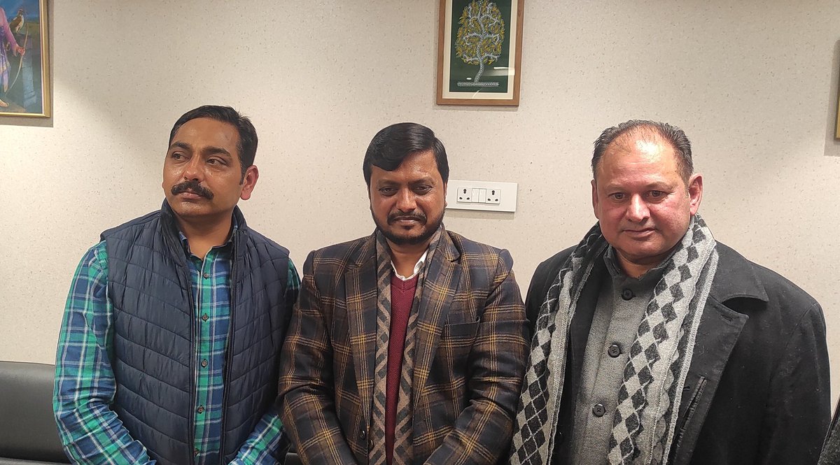 chakusameer's tweet photo. चंडीगढ़ मेयर चुनाव: @BJP4Chandigarh की तरफ़ से मेयर पद के लिए श्री @manojksonkarbjp जी, सीनियर डिप्टी मेयर के लिए श्री कुलजीत संधू जी और डिप्टी मेयर के लिए श्री @rajinders4bjp जी उम्मीदवार घोषित किये गए। तीनों उम्मीदवारों को बहुत बहुत बधाई एवं हार्दिक शुभकामनाएं।
@JPMalhotra https://t.co/x8e5mMRm05