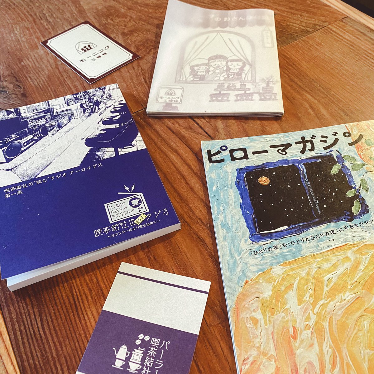 tera_s622's tweet photo. #パーラー喫茶結社 、店仕舞いです。
本日もご来店くださった方、応援の念を飛ばしてくださった方、ありがとうございます。
明日は文学フリマ京都へ出展のため、店舗はお休みです。あしからずご了承ください

け-8「小鳥書房」ブースにて、お待ちしております https://t.co/4fhPNNScEK