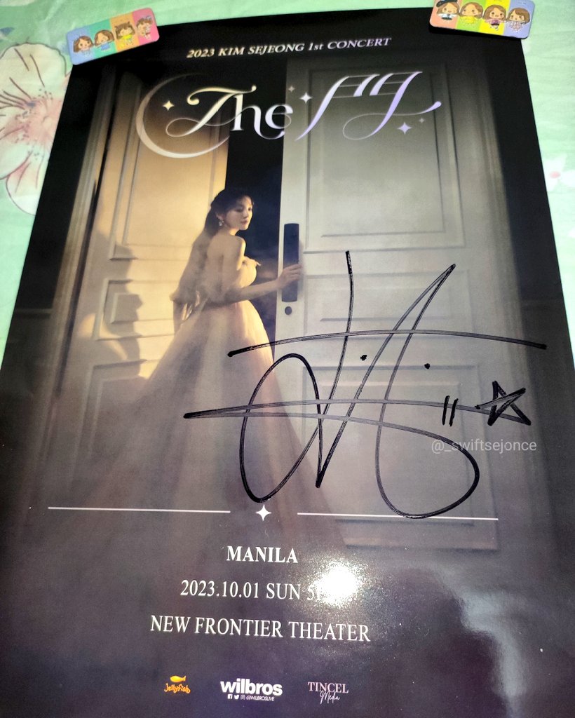 _swiftsejonce's tweet photo. look at how our girl patiently signed the balls and posters for us huhu so lucky that i'm one of the few sesangs who owned this signed poster from her #1st_CONCERT_The門 . thank you so much my love, @0828_kimsejeong 🥺❤️

#김세정 #KIMSEJEONG #세정 #SEJEONG https://t.co/q03vnTGj6U