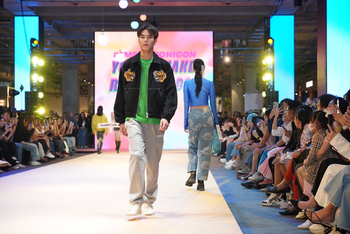 theemsphere's tweet photo. คุณปิง ในโชว์สุดท้าย! ที่มาสร้างมิติของโลกแฟชั่นให้ SHAKE IT UP!
#EMKIDSFUNIVAL #EMFASHIONICON #EMPORIUM #EMQUARTIER #EMSPHERE #EMDISTRICT #EMJOY #PingKrittanun #emfashioniconxping https://t.co/ehahNZNpPV
