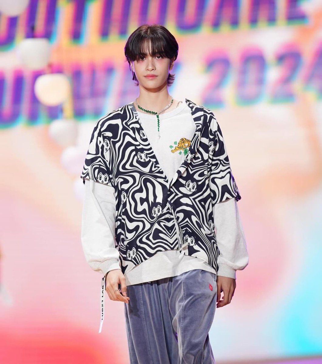 theemsphere's tweet photo. โชว์สุดท้าย! ที่มาสร้างมิติของโลกแฟชั่นให้ SHAKE IT UP! นำโดย 789trainee @sonraymusic
#EMKIDSFUNIVAL #EMFASHIONICON #EMPORIUM #EMQUARTIER #EMSPHERE #EMDISTRICT #EMJOY #EMFASHIONICONX789 https://t.co/pWCJw0avlz