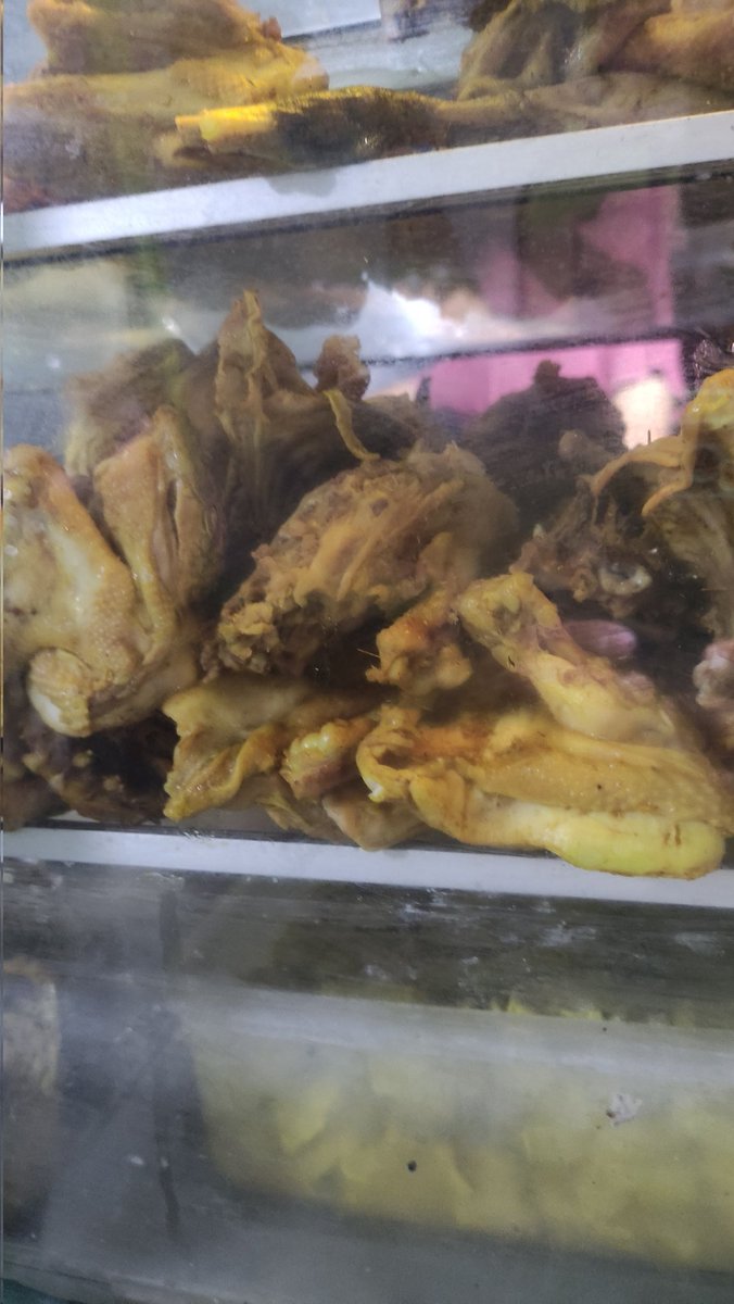 gabasw's tweet photo. Kelezatan makanan adalah ketika kita tinggal makan #lalapan https://t.co/Vmv4JA3UEG