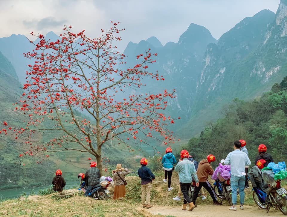 LaffyJokes's tweet photo. Sự ganh đua và cạnh tranh không chỉ làm mất đi niềm vui mà còn làm mất đi vận may của cuộc đời. Khi chúng ta mải mê so sánh và ganh đua với người khác, chúng ta lãng phí đi sự khoái hoạt và tự do trong cuộc sống. https://t.co/bPL5lhesrm