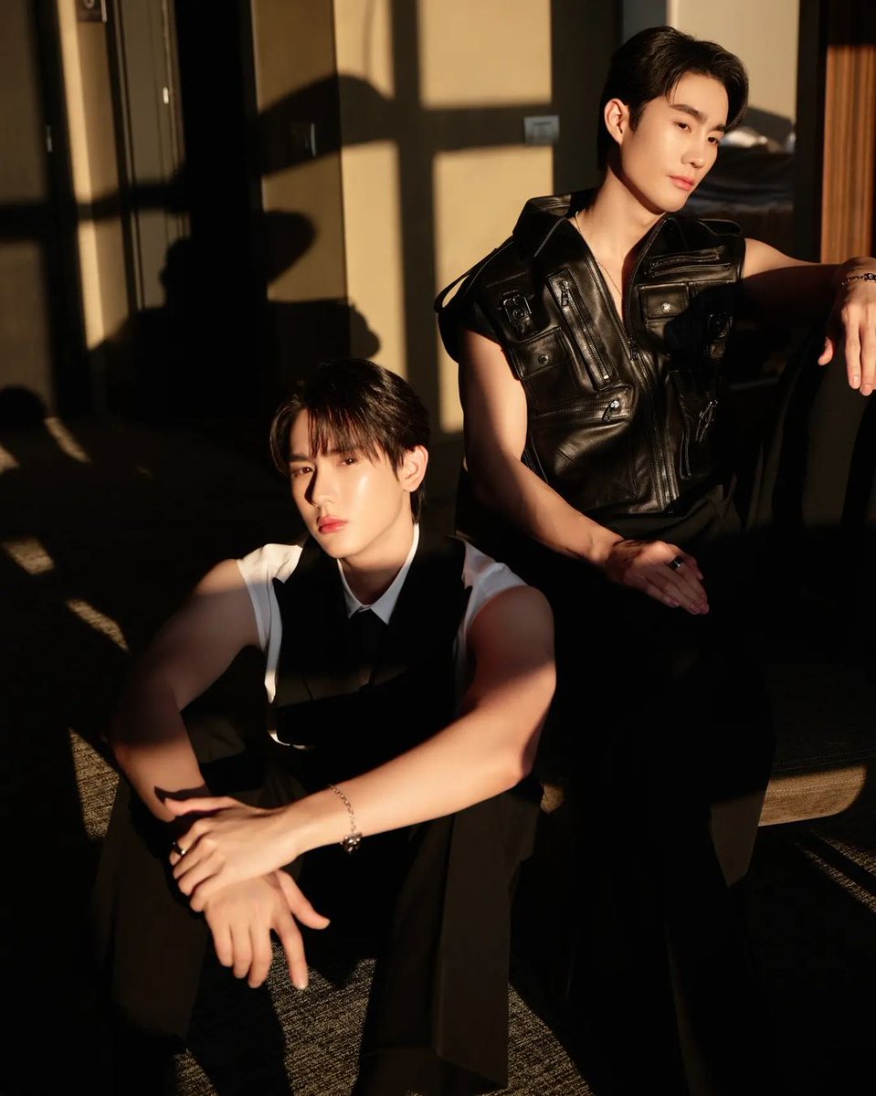forceofficial_'s tweet photo. 𓈃 13.01.67
IG Post: rsvpbangkok
✉️: BTS ก่อนไปรับชม #DGFW24 Uomo Fashion Show
🏷: https://t.co/v6DFrIldVl
#fforce_ @fforcejs
FORCEBOOK IN MILAN
#DGFW24xForceBook
#DolceGabbana
#DGFamily #DGFW24
#rsvpbangkok #minselective https://t.co/OCRofcsCJy