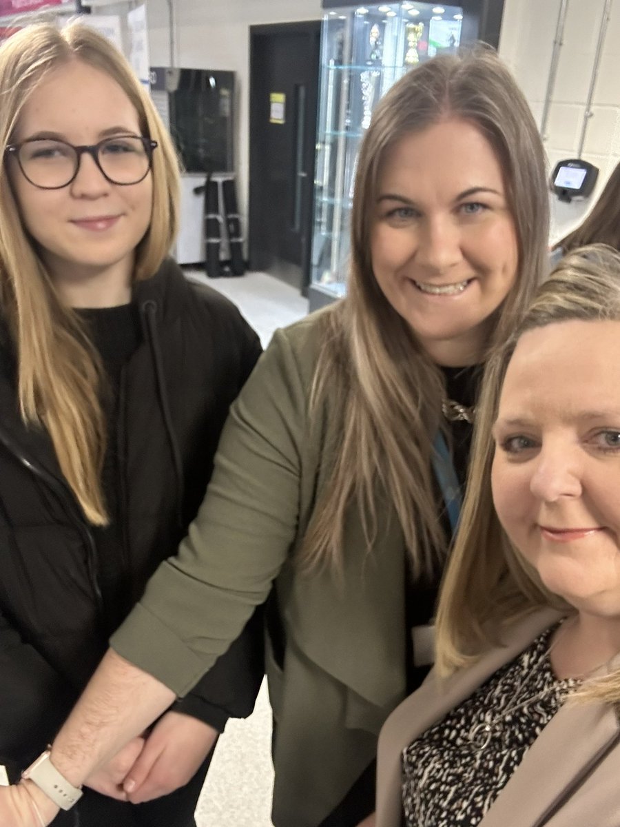 lauraHRCLT's tweet image. A lovely morning @ChilternA for the @ChilternLT recruitment fair. Freya came along to volunteer and managed to come home with 34 sweets and 12 school pens. After a thorough selection process @MVM_school was the winner!