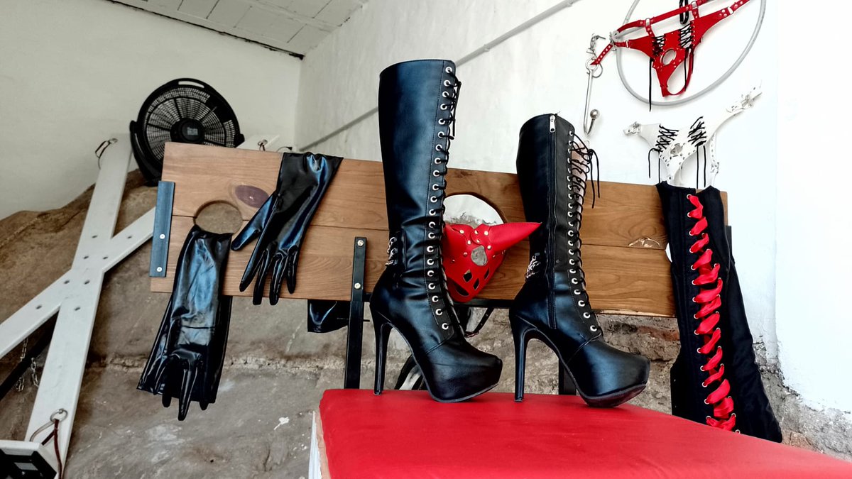 AlyDomina's tweet photo. Un poco de Arte BDSM para un perverso finde. Disfruten. https://t.co/K9tq7mxjNO