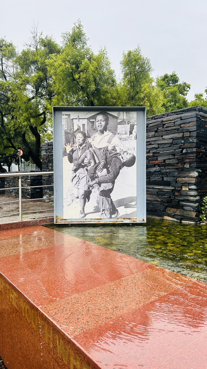 BellaNuvunga's tweet photo. #VisitSoweto🇿🇦
The photo of #HectorPieterson being carried by #MbuyisaMakhubo with Hector’s sister Antoinette Sithole running alongside them in distress. The image encapsulates the brutality and violence upon innocent students protesting the apartheid regime. #1976SowetoUprising https://t.co/ImxAx1M0ue