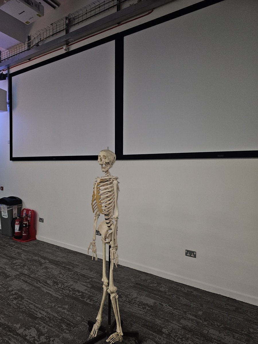 The Friday pm lecture is a 👎 slot ( especially when you don't normally work a Friday pm), but today, Eric helped to cheer everyone up! Don't know where he came from, but he was a useful prop 🤣. I campaign for Eric to be a regular #STRATHPGDE <a href="/StrathEDU/">Strathclyde Institute of Education</a>